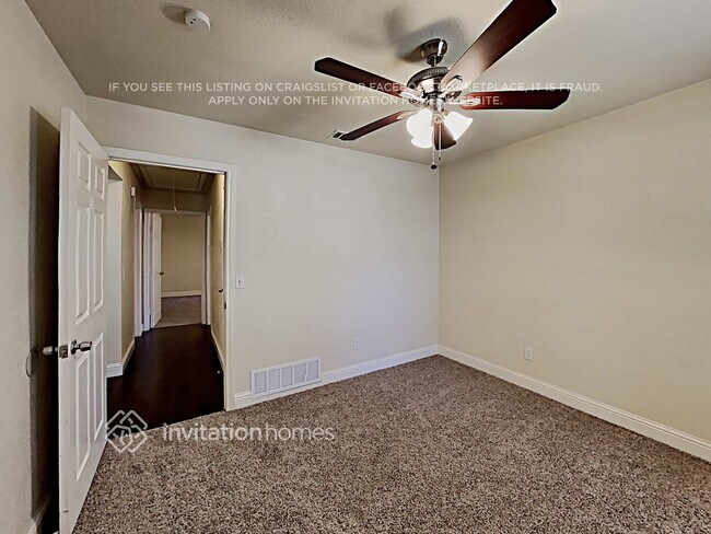 Building Photo - 801 Meadow Creek Dr