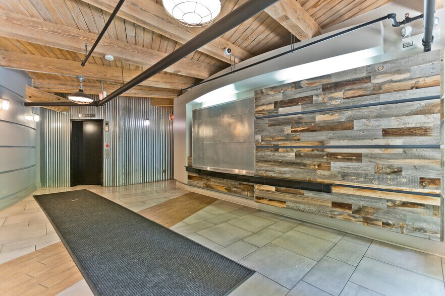 Building Photo - 2210 W Wabansia Ave