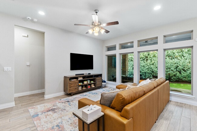 Building Photo - 104 Indian Paintbrush Trl