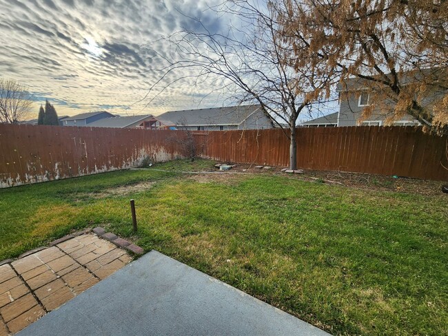 Building Photo - Beautiful home in Pasco