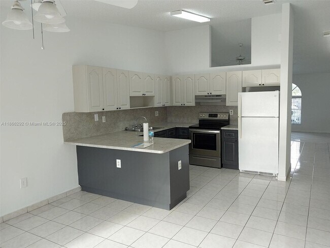 Building Photo - 2424 SW 143rd Pl