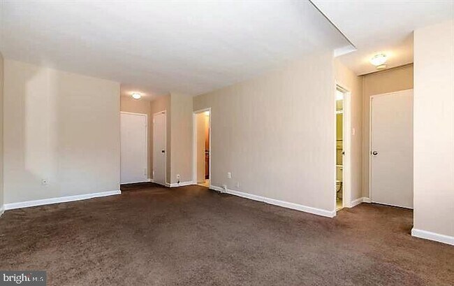 Primary Photo - 1011 Arlington Blvd
