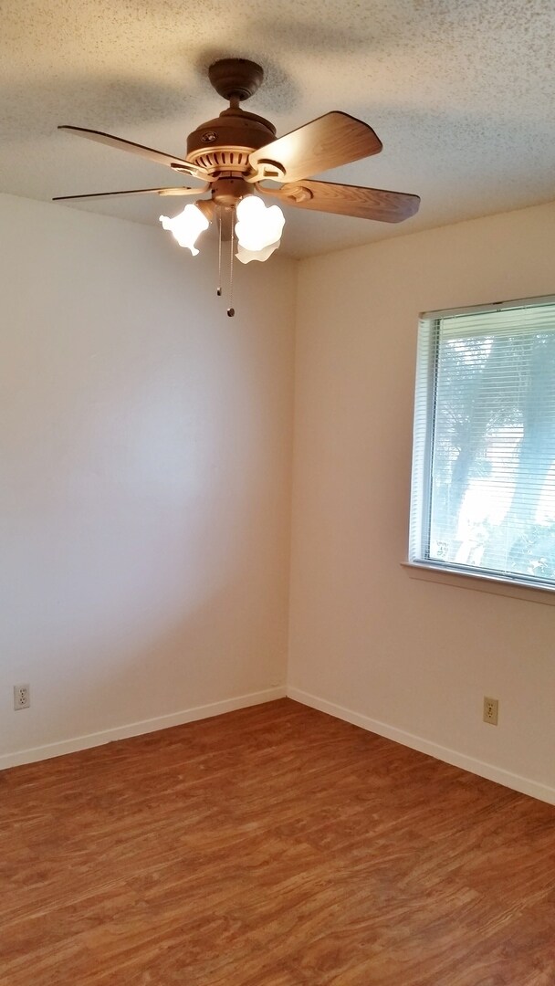 Building Photo - 3 Bedroom 2 Bathroom Georgetown Home