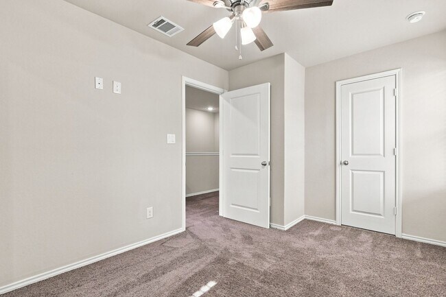 Building Photo - 9034 Glen Shadow Dr