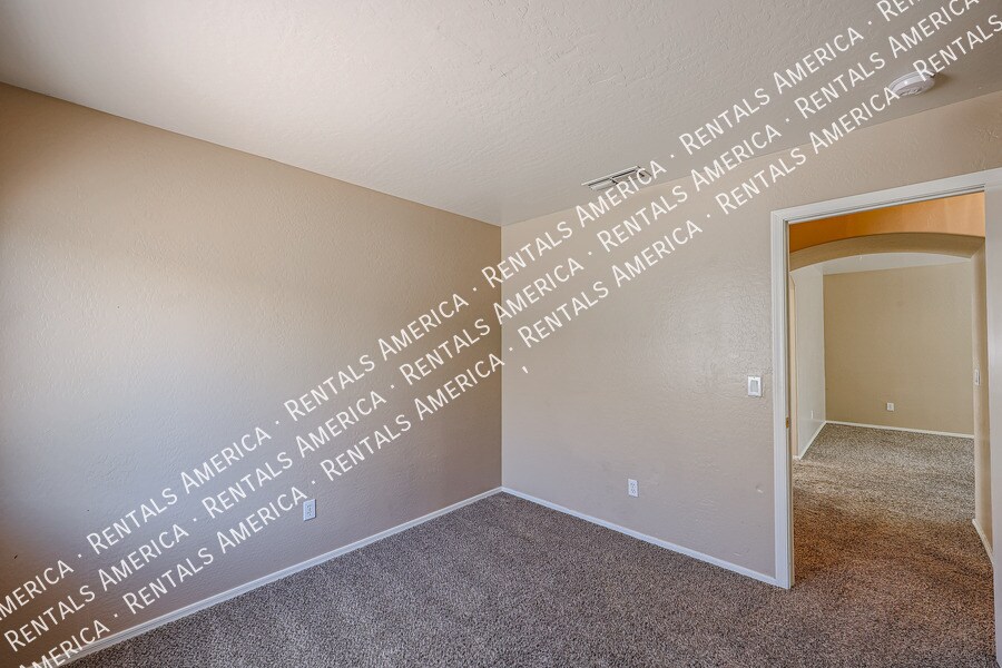 Building Photo - 12122 W Bloomfield Rd