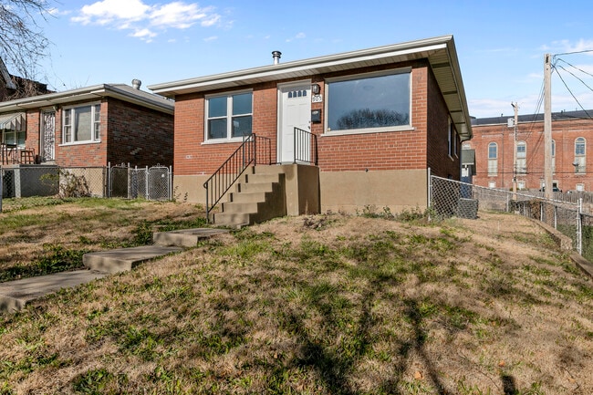 Building Photo - 905 Russell Blvd