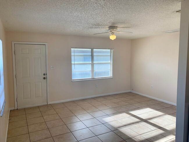 Building Photo - FANTASTIC LOCATION! 2 BEDROOM 1 BATH DUPLEX LOCATED IN PINELLAS PARK, FL.