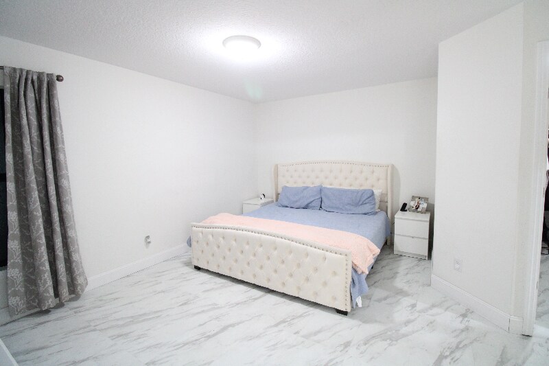 Building Photo - 600 Swallowtail Dr