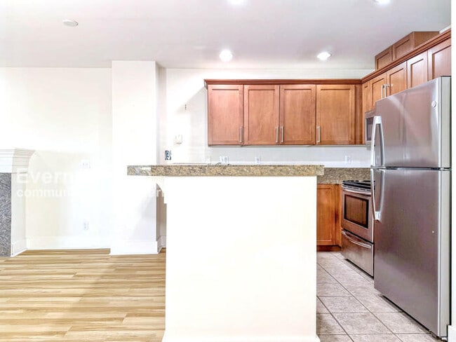 Building Photo - 133 Queen Anne Ave N