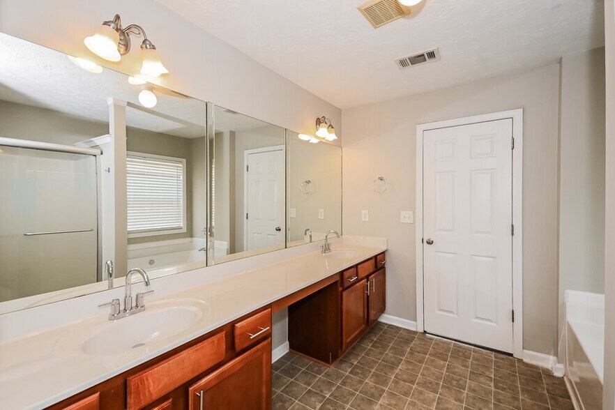 Building Photo - 222 Winterbury Dr