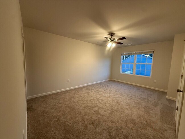 Building Photo - 3 Bedroom, 2.5 Bathroom- Townhouse in Armuchee!!