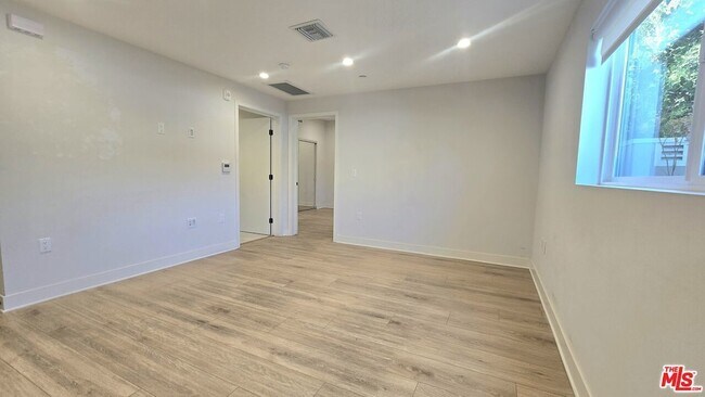 Building Photo - 1530 S Hayworth Ave