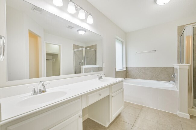 Building Photo - 21903 Whispering Daisy Ct