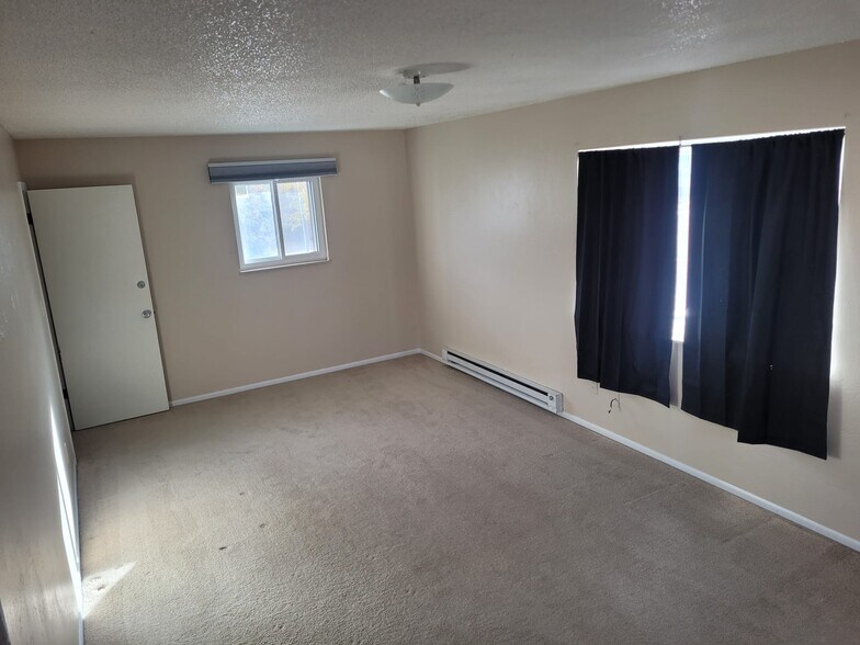 Master Bedroom Pic 2 - 833 Fountain Ct