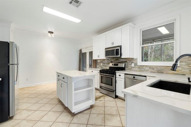 Building Photo - 506 Centex Sportsman Rd