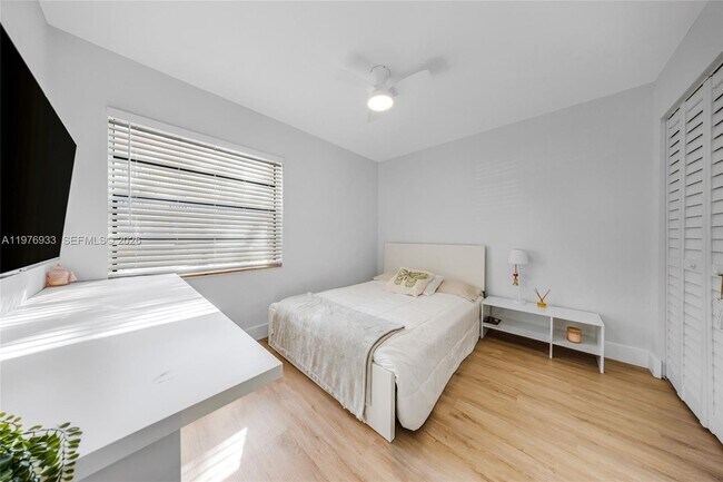 Building Photo - 130 S Cypress Rd