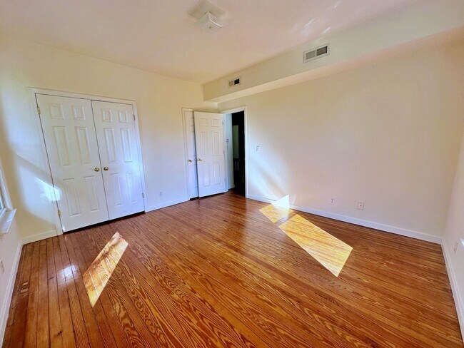 Building Photo - 1208 Avondale Ave