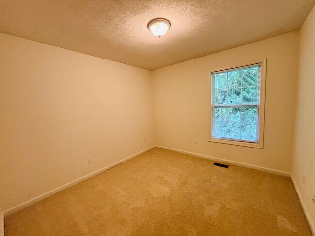 Building Photo - 65 Station Ln NE