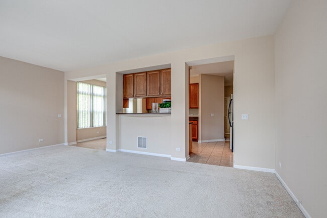 Building Photo - 726 Summit Ln