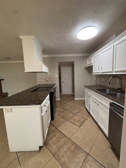 Building Photo - 16114 Lazy Ridge Rd