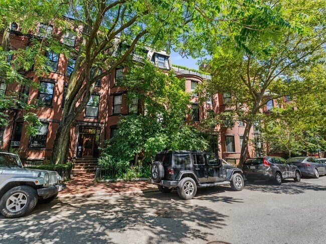 Building Photo - 435 Marlborough St