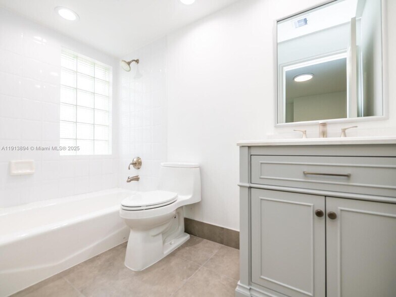 Building Photo - 20729 NE 32nd Ave