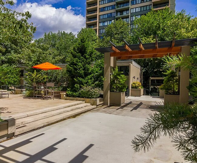 Building Photo - 1-Bedroom Condo on 14th floor of Harrison West - Corner Unit!