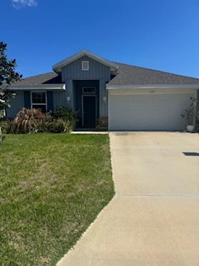 Building Photo - Beautiful 3/2/2 in Sawmill creek community! Lawn care included, water view, community pool...