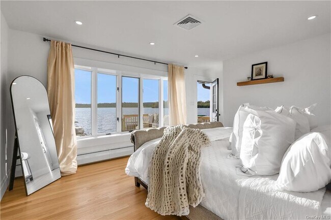 Building Photo - 381 Lakeside Rd