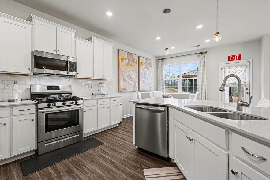 Building Photo - 15216 Lake Ridge Rd