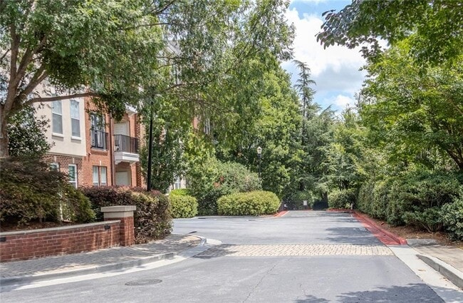 Building Photo - 1850 Cotillion Dr