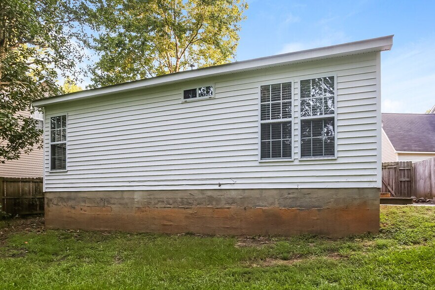 Building Photo - 8610 Treyburn Dr