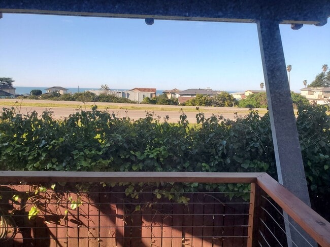 Building Photo - 1 bedroom duplex in Cayucos with ocean views