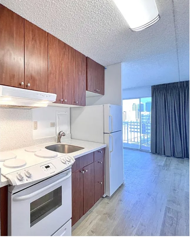 Building Photo - 710 Lunalilo St