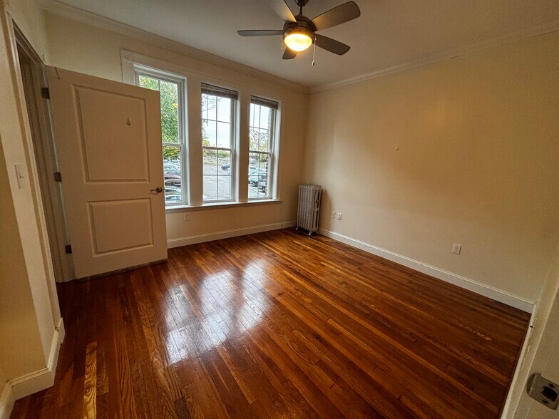 Building Photo - 18 Glenville Ave