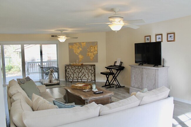 Building Photo - Spacious, Open Floor Plan at the end of 81st Street on the State Park!