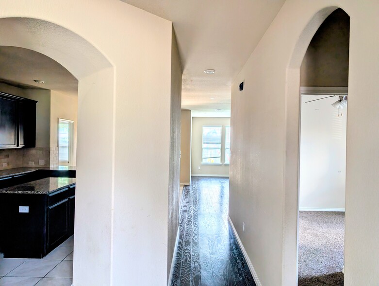 Building Photo - 10104 Kemah Pl