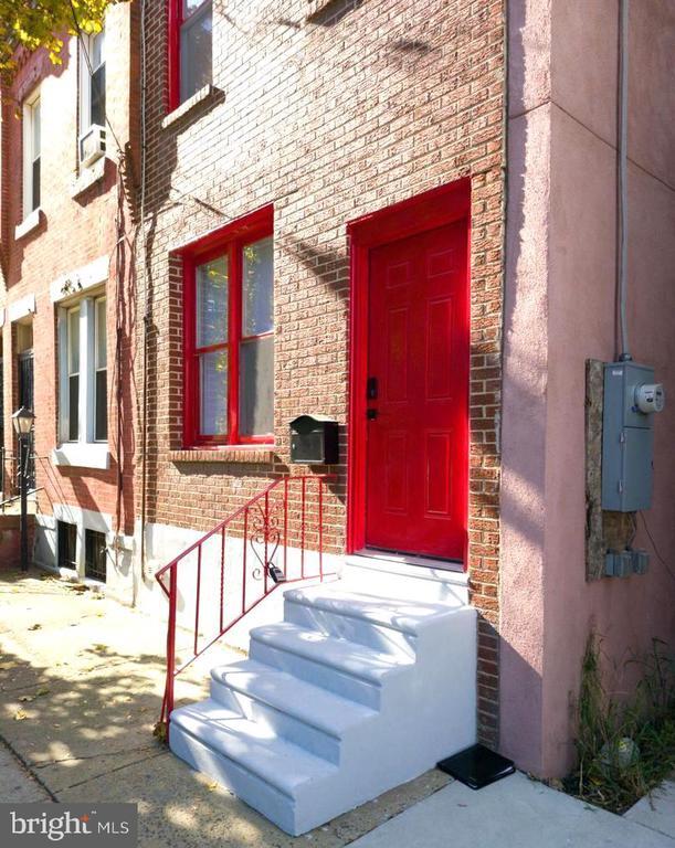 Building Photo - 1558 N Randolph St