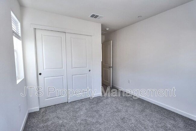 Building Photo - 2104 Shady Tree Cir