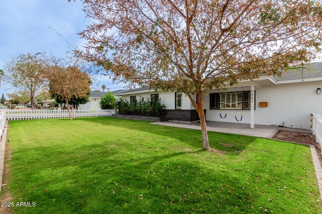 Building Photo - 5001 E Mitchell Dr