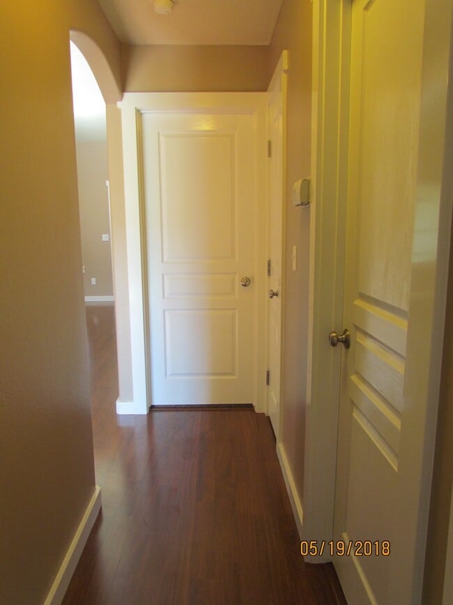 Building Photo - 4 bedroom 2 bath + Bonus Room home and nei...