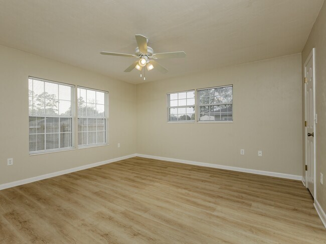 Building Photo - 6377 NW 109th Pl