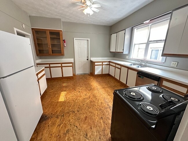 Building Photo - Central Campus OSU Single Family Home with...