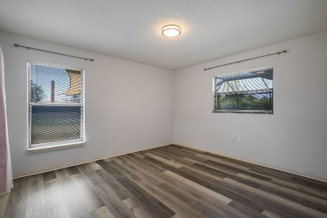 Building Photo - 1008 Pine Forest Ct