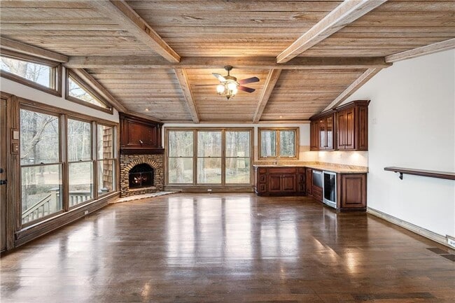 Building Photo - 2468 Ridgeway Dr
