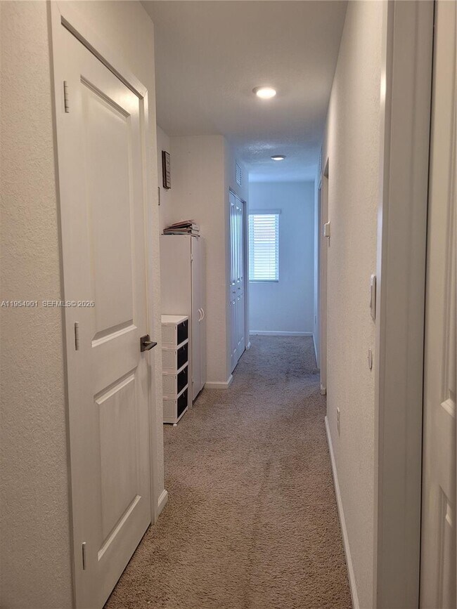 Building Photo - 1015 SE 24th Terrace