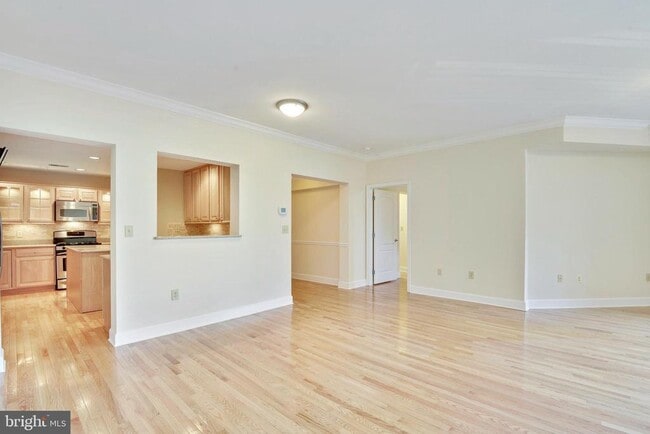 Building Photo - 502 W Broad St