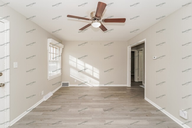 Building Photo - 3163 Lincoln St