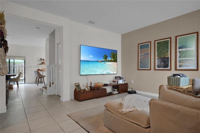 Building Photo - 909 NE 211th St