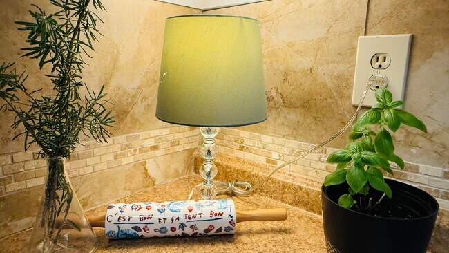 Building Photo - 2102 Lake Osborne Dr